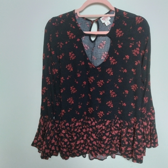 Mossimo Black and Red Floral Bell Sleeve Blouse Size XS - Picture 4 of 9